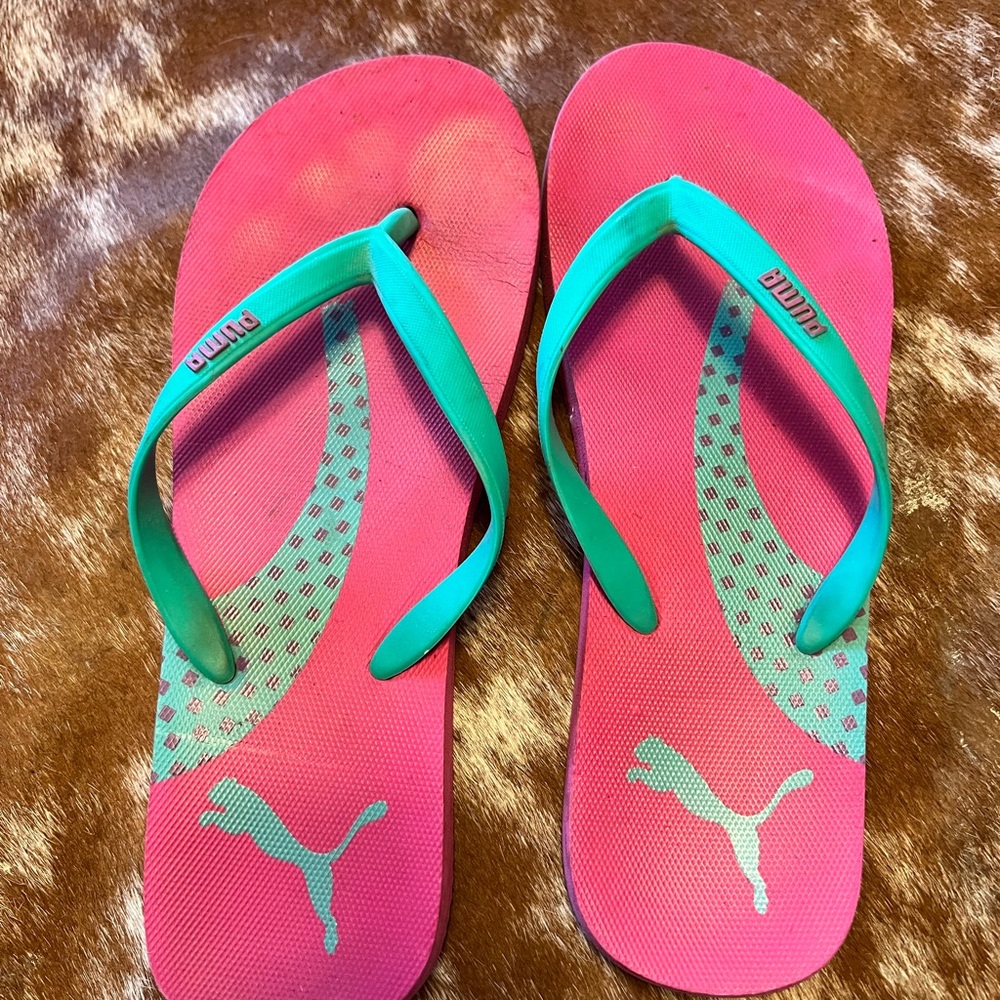 Puma flip flops